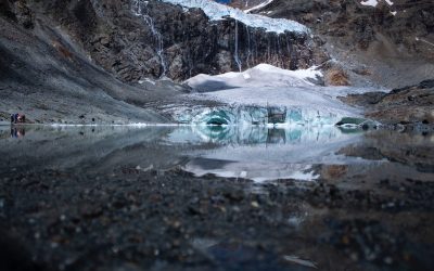 Coprire i ghiacciai con i teli geotessili per frenarne il ritiro non serve per contrastare il cambiamento climatico su larga scala